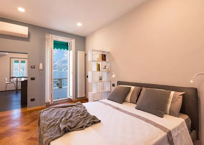 Terrazza Mazzini Lakeside Stylish Apartamento